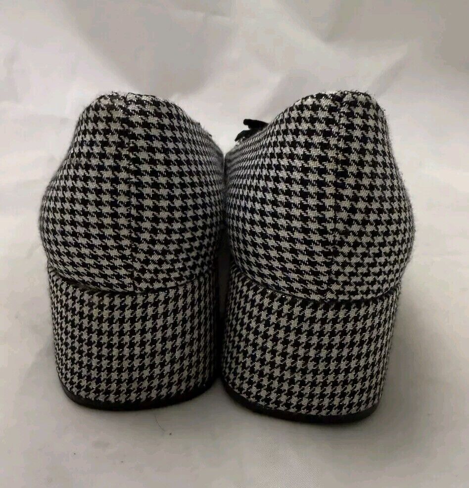 5754798
