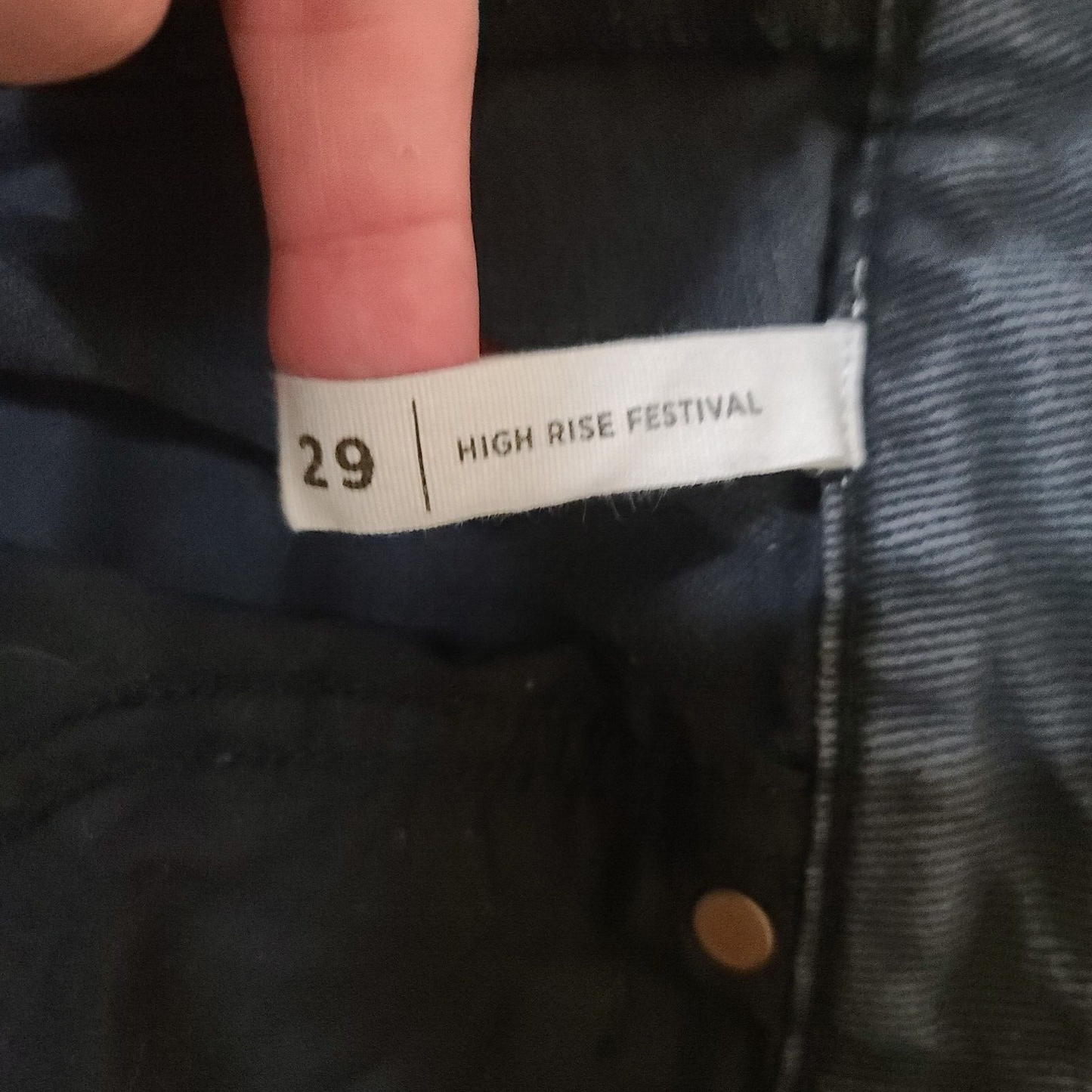 5754589