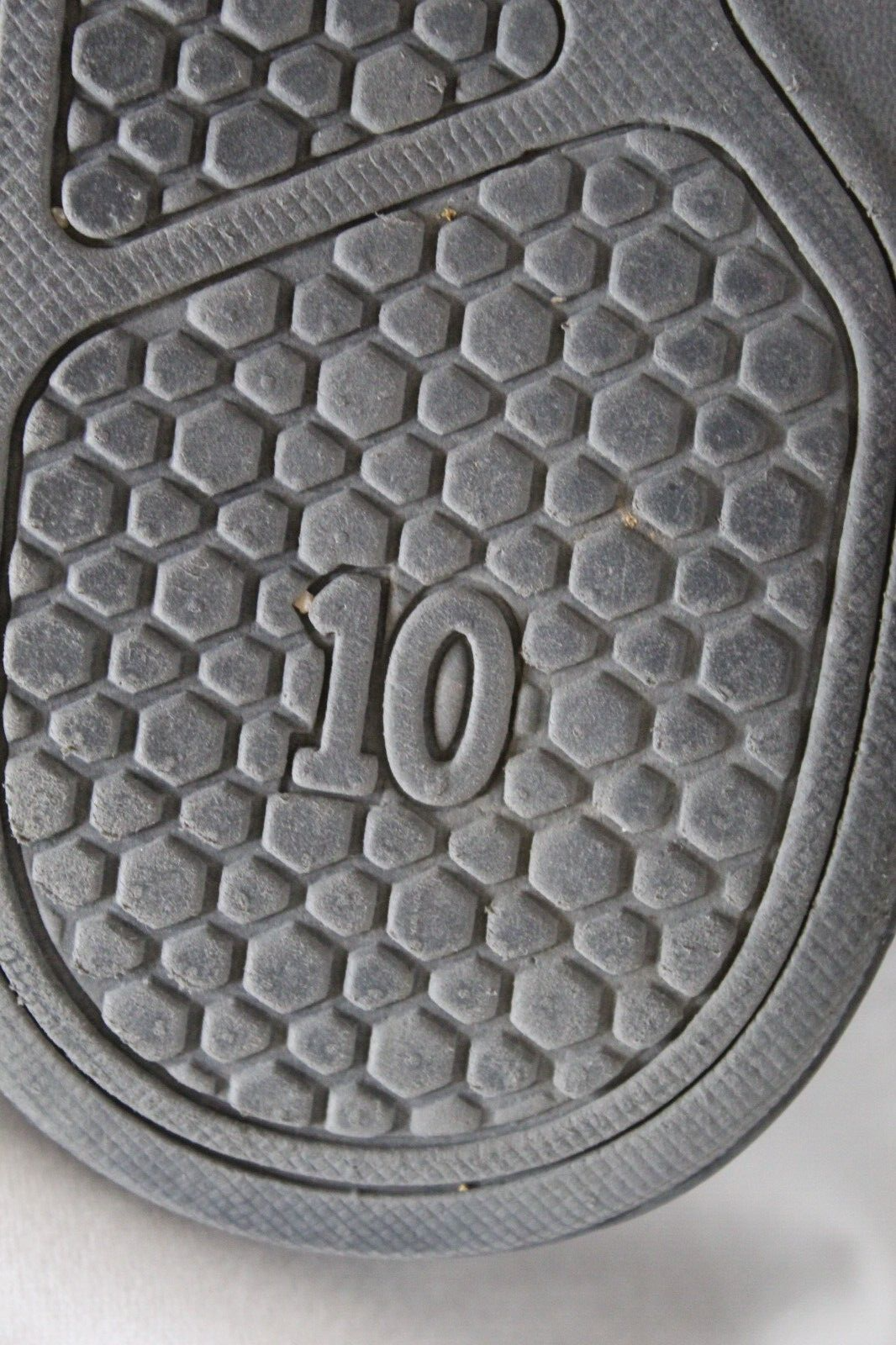 5754748
