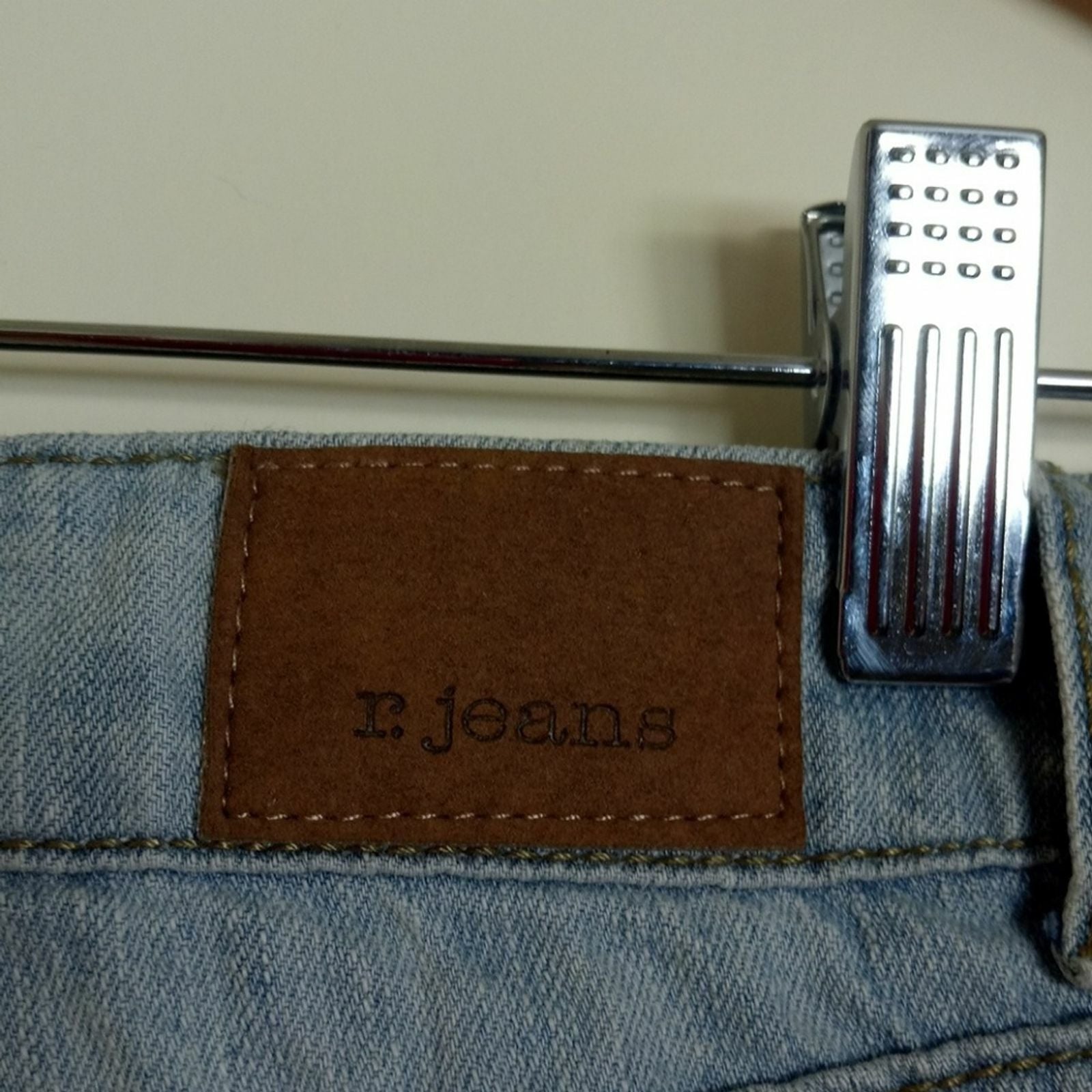 5754569